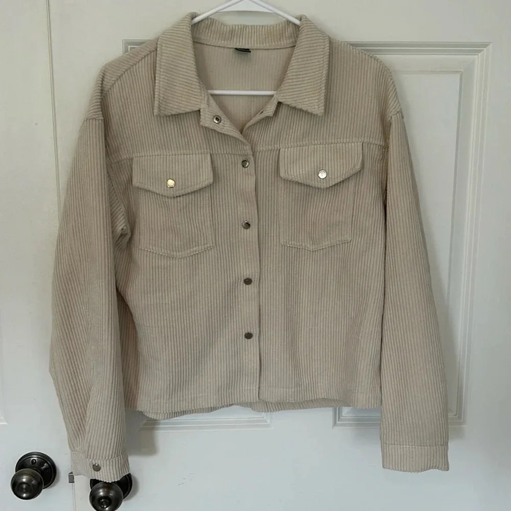 Shein corduroy cream shirt jacket size small silver snap buttons 2 pockets